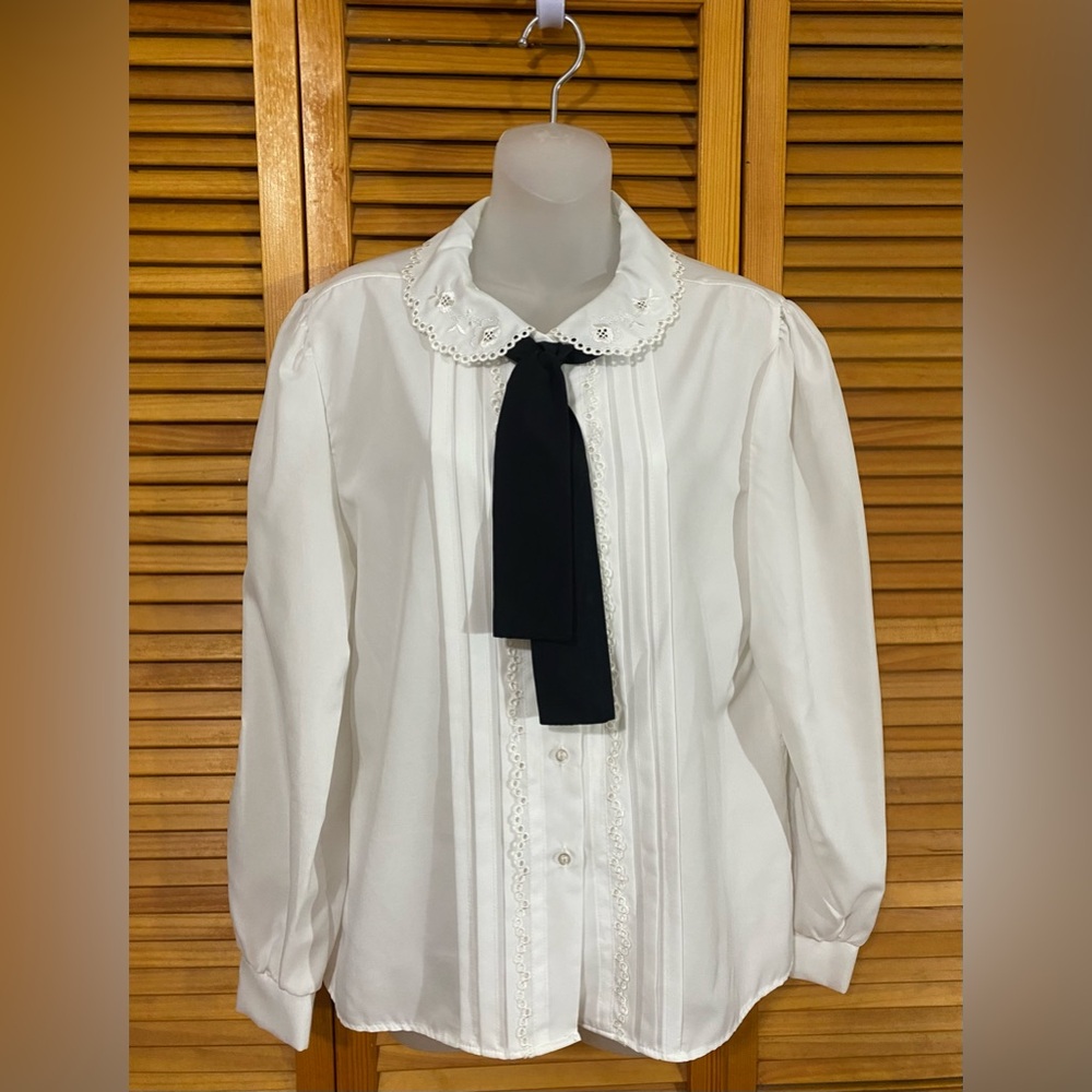 Vintage Rhoda Lee: Semi-sheer, button-up top with black bow - Picture 5 of 11